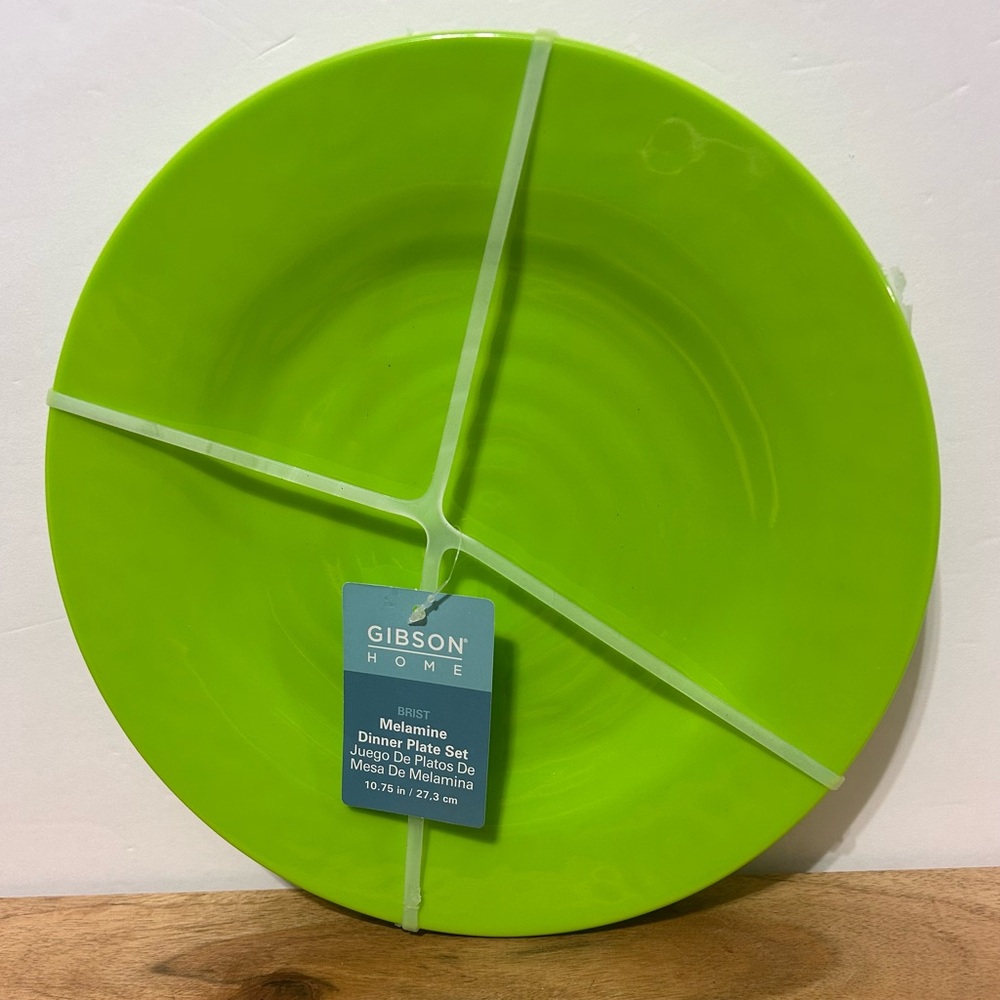 Gibson Home Set of 4 Bright Kiwi Green Melamine Dinner Plates 10.75” NEW